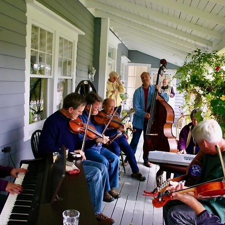 Broadwater Inn & Cottages Baddeck Bagian luar foto