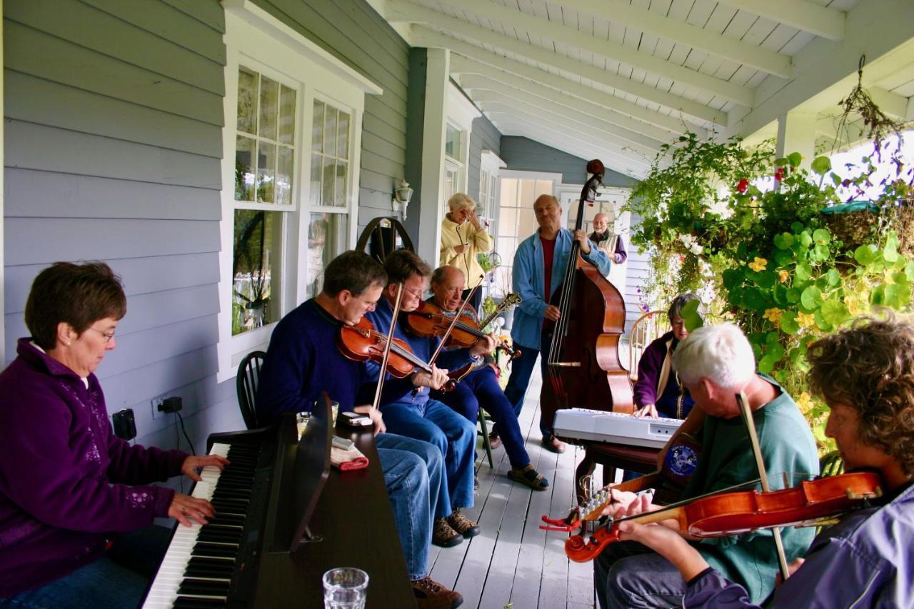Broadwater Inn & Cottages Baddeck Bagian luar foto